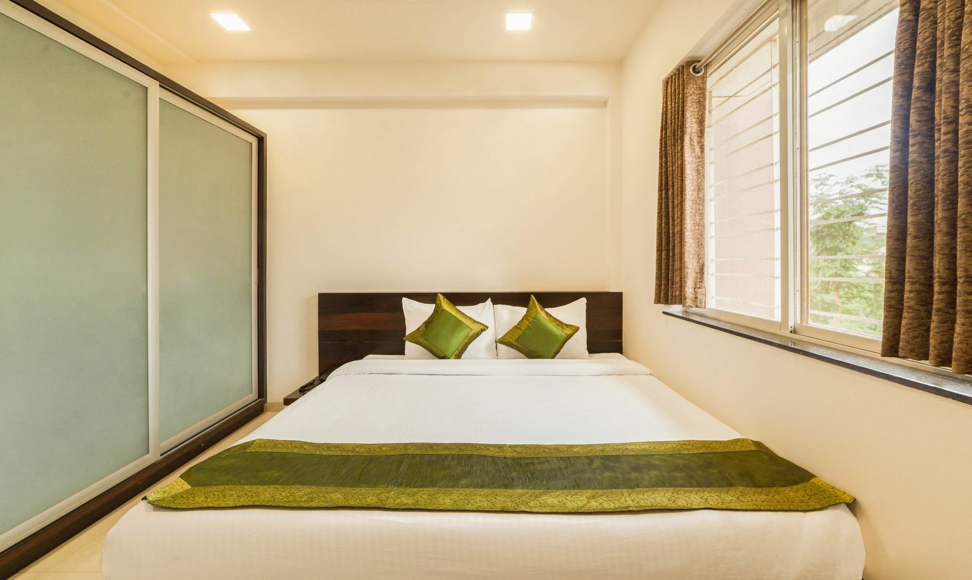 Hotel Treebo Trend Abode Nashik Zewnętrze zdjęcie